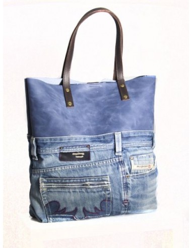 Bolso azul con detalles en piel