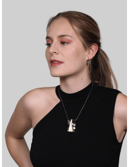 Collar de mujer y pendientes de acero