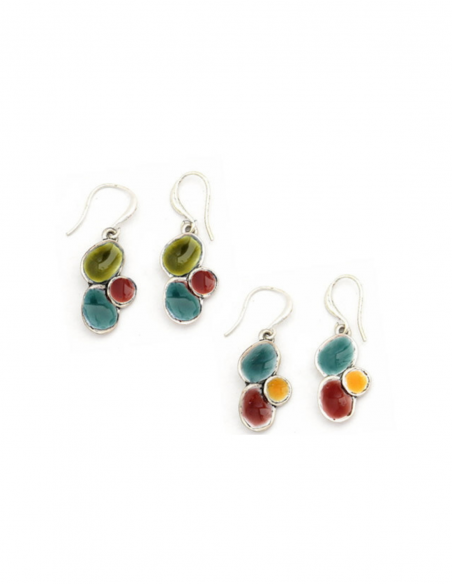 Pendientes Figuras Multicolor: Elegancia Resinada y Estilo Versátil