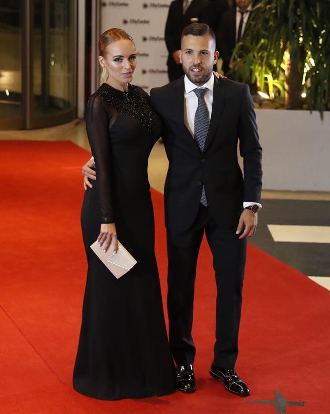 Así son los mejores complementos de moda de la boda del año: Leo Messi y Antonella Roccuzzo - Img 4